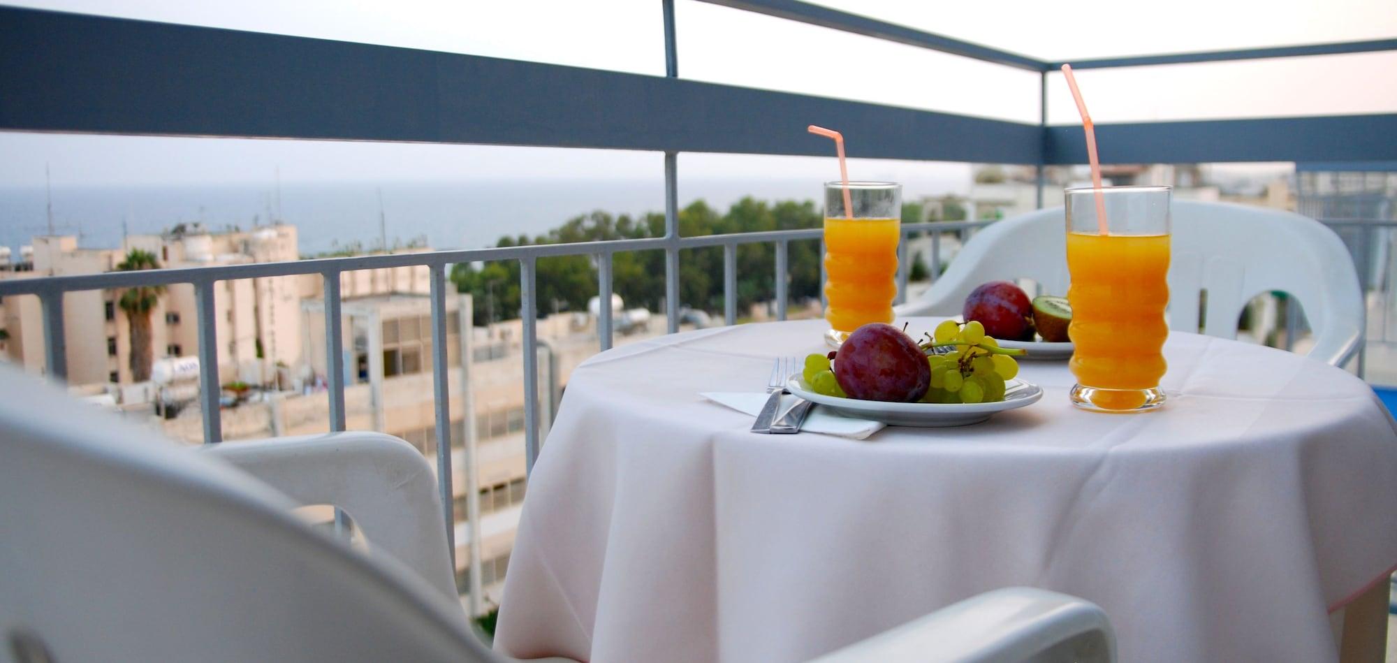 Blue Crane Hotel Apts Limassol Exterior foto